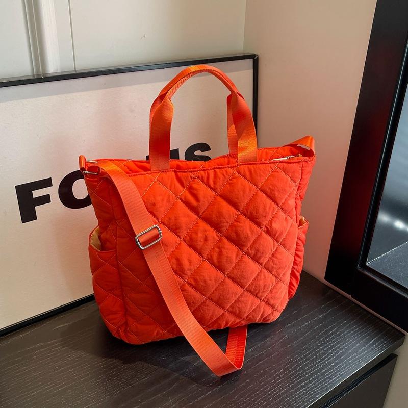 Rhombus down cotton clothes bag women s large-capacity commuter tote bag autumn and winter versatile student class shoulder messenger bag оранжевый
Rhombus down cotton clothes bag women s large-capacity commuter tote bag autumn and winter versatile student class shoulder messenger bag оранжевый