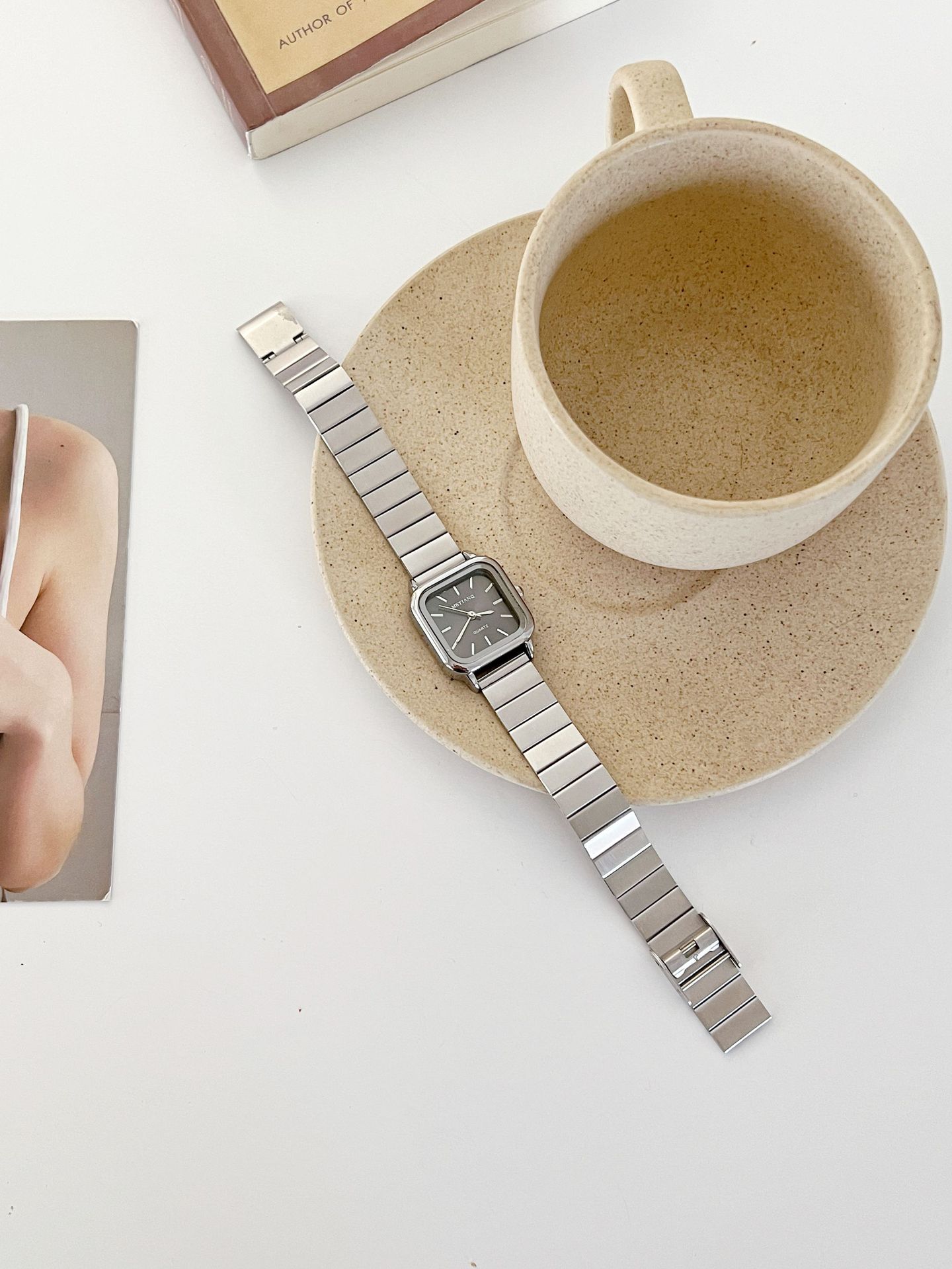 Square Watch Women S Light Luxury Niche High-End Sense Simple Temperament Student Style Small Women S Watch
Square Watch Women S Light Luxury Niche High-End Sense Simple Temperament Student Style Small Women S Watch
