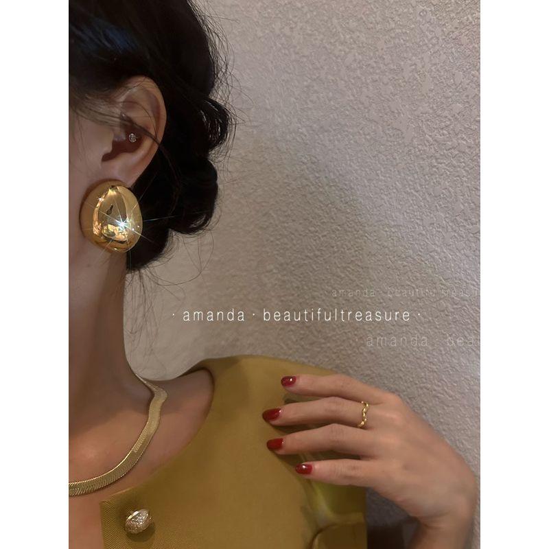 Golden Eggs ~ European MAYSU Gold Mirror High Profile Retro Earrings Female Fancy Net Red Big Earrings Hong Kong Style Mid-Ancient Earrings Default
Golden Eggs ~ European MAYSU Gold Mirror High Profile Retro Earrings Female Fancy Net Red Big Earrings Hong Kong Style Mid-Ancient Earrings Default