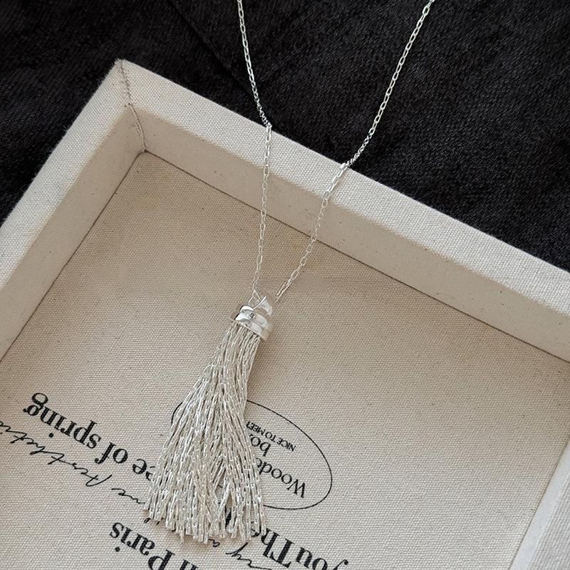 Простое серебряное ожерелье-подвеска с бахромой, нишевый дизайн, универсальная цепочка на ключицу, модный темперамент, простые украшения
Простое серебряное ожерелье-подвеска с бахромой, нишевый дизайн, универсальная цепочка на ключицу, модный темперамент, простые украшения