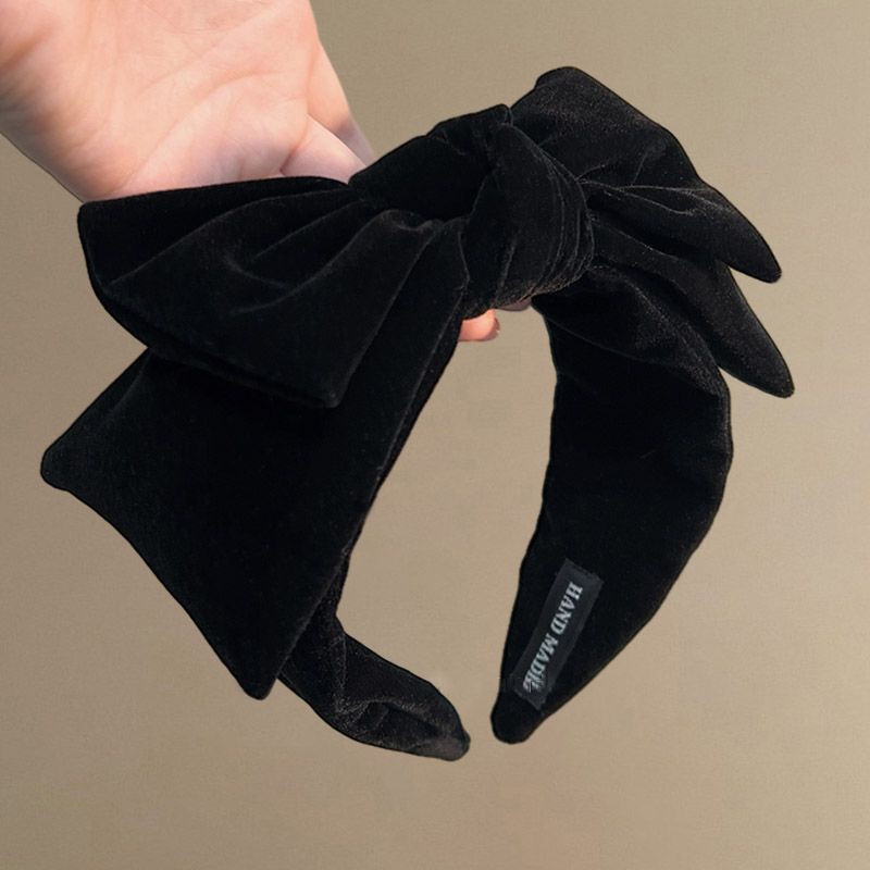 New Versatile and High End Velvet Bow Headband Headband Hair Accessories with Wide Edge Anti Slip Headband Feminine Temperament
New Versatile and High End Velvet Bow Headband Headband Hair Accessories with Wide Edge Anti Slip Headband Feminine Temperament
