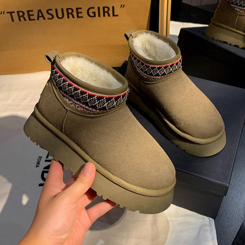 National thick-soled thickened fashion snow boots women s autumn and winter new British style velvet warm short boots casual women s shoes 35 чёрный
National thick-soled thickened fashion snow boots women s autumn and winter new British style velvet warm short boots casual women s shoes 35 чёрный