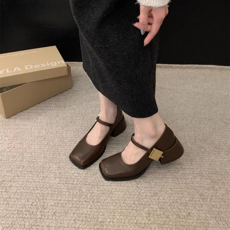 Xiaoxiangfeng Mary Jane shoes 2025 high heel French retro thick heel polished square head one-word buckle strap single shoes women 39 коричневый
Xiaoxiangfeng Mary Jane shoes 2025 high heel French retro thick heel polished square head one-word buckle strap single shoes women 39 коричневый