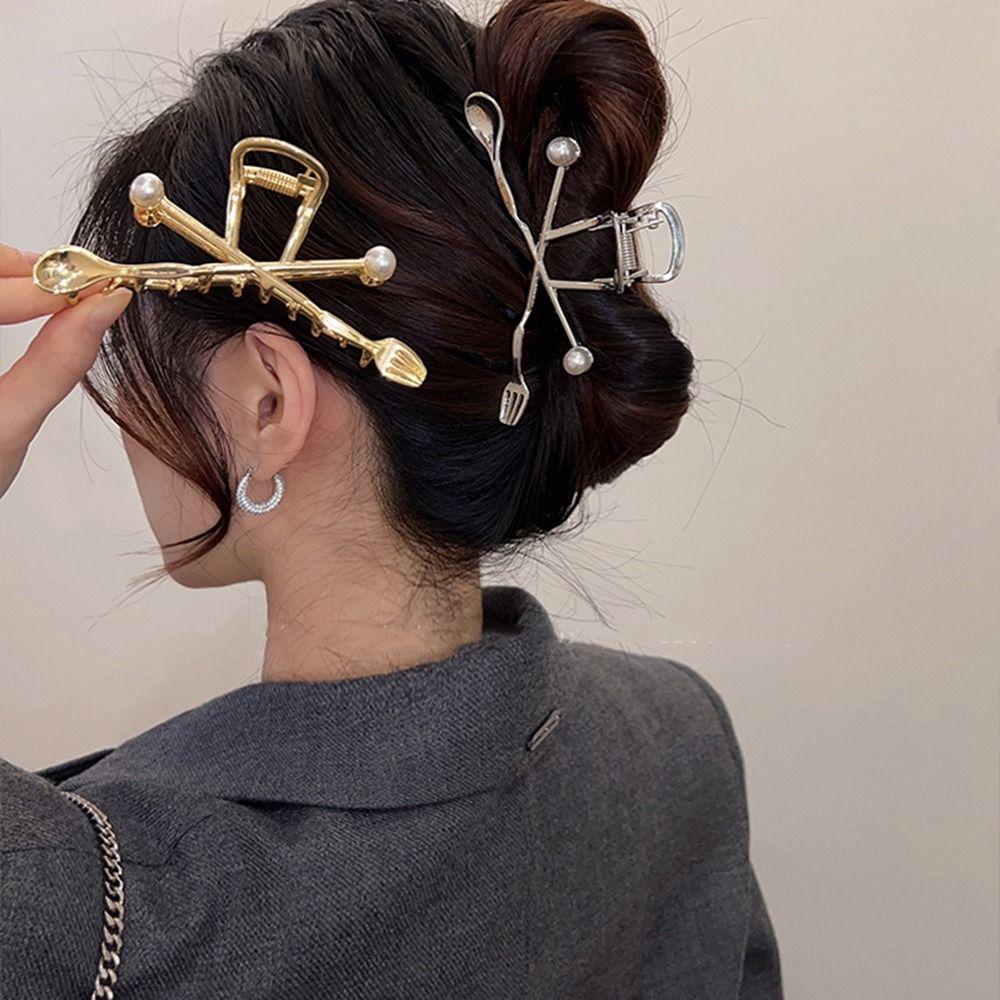 Large Grab Clip Cross Pearl Hair Claw Metal Hair Clip Female Hair Accessories Korean Style Headwear
Large Grab Clip Cross Pearl Hair Claw Metal Hair Clip Female Hair Accessories Korean Style Headwear