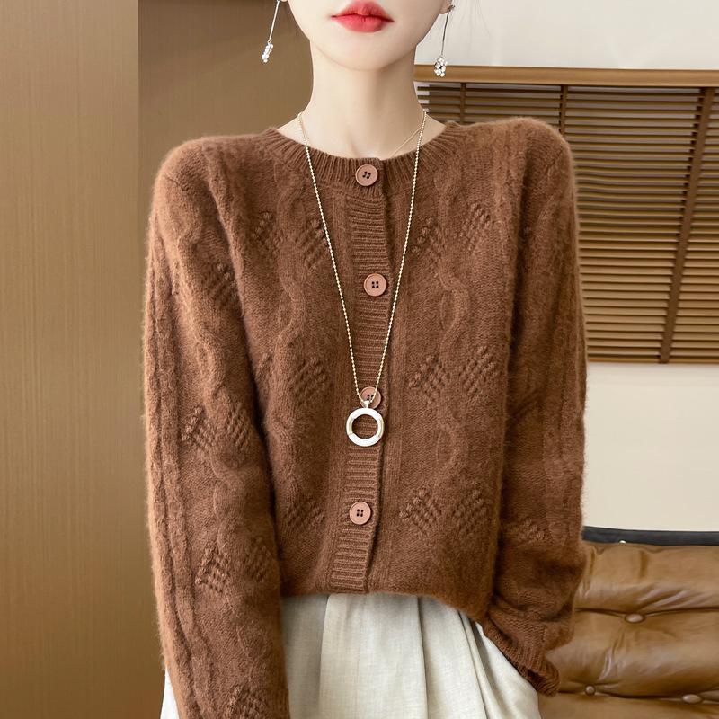 Вязаный кардиган с круглым вырезом для осени и зимы, новый стиль с ажурным узором и перфорацией, свободное толстое пальто XL
Вязаный кардиган с круглым вырезом для осени и зимы, новый стиль с ажурным узором и перфорацией, свободное толстое пальто XL