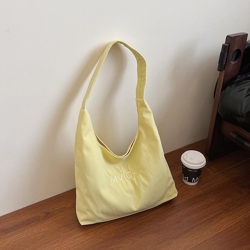 Casual big bag, new shoulder bag, women s large-capacity tote bag, student commuting handbag in class жовтий
Casual big bag, new shoulder bag, women s large-capacity tote bag, student commuting handbag in class жовтий