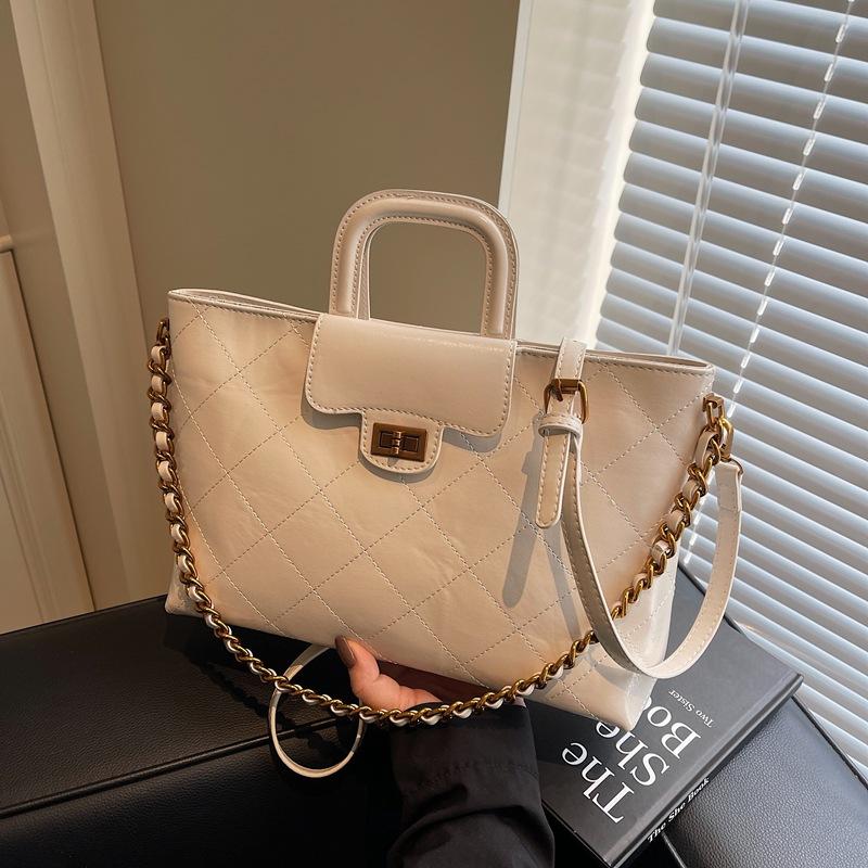 Высококлассная универсальная ромбовидная сумка-тоут женская новая нишевая изысканная модная цепочка на плечо сумка-мессенджер
Высококлассная универсальная ромбовидная сумка-тоут женская новая нишевая изысканная модная цепочка на плечо сумка-мессенджер