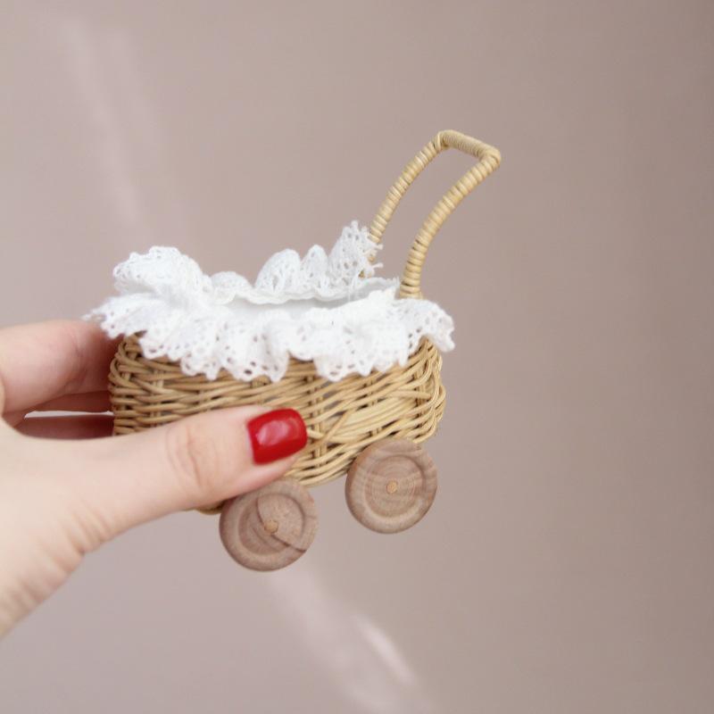 Mini Rattan Woven Doll Bassinet Stroller for OB11/BJD Dolls - Miniature Furniture & Photo Prop
Mini Rattan Woven Doll Bassinet Stroller for OB11/BJD Dolls - Miniature Furniture & Photo Prop