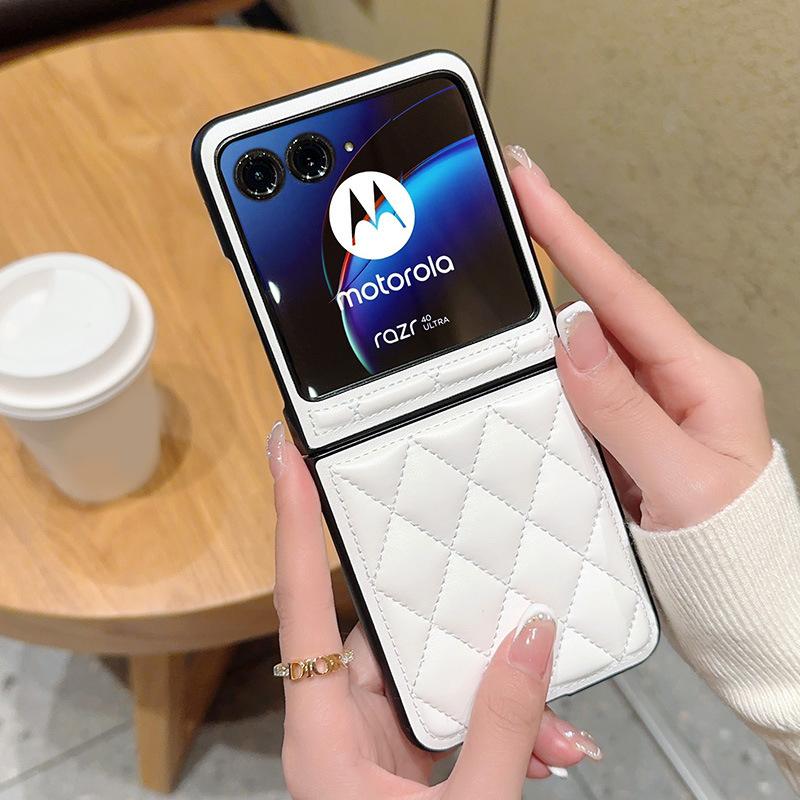 For Motorola Razr 40 Ultra 5G PU Leather Coated PC Phone Case Rhombus Grid Imprinted Phone Cover White
For Motorola Razr 40 Ultra 5G PU Leather Coated PC Phone Case Rhombus Grid Imprinted Phone Cover White
