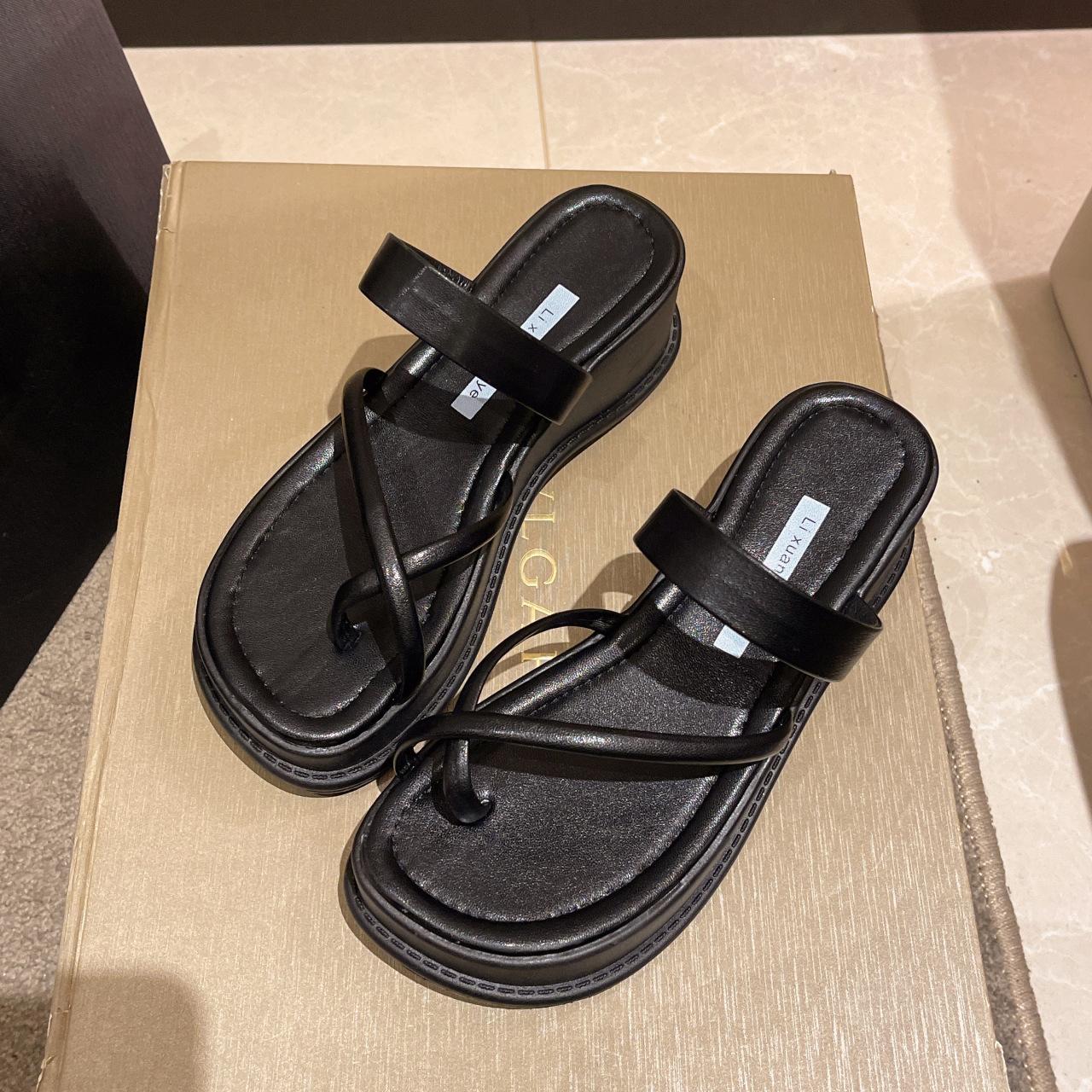 Тапочки на платформе Mezzanine женские летние 2024 года, новые модные пляжные туфли в стиле феи, нишевый дизайн, римские тапочки 39
Тапочки на платформе Mezzanine женские летние 2024 года, новые модные пляжные туфли в стиле феи, нишевый дизайн, римские тапочки 39