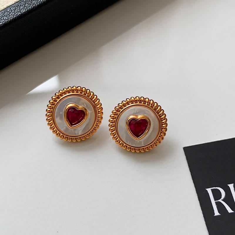 Natural Fritillary Rose Gold Love Stud Earrings Women s New High-end Light Luxury Temperament Unique Earrings Earrings
Natural Fritillary Rose Gold Love Stud Earrings Women s New High-end Light Luxury Temperament Unique Earrings Earrings