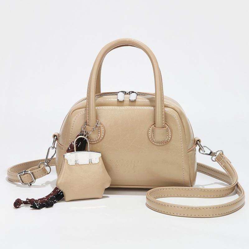 Портативная сумка для боулинга женская 2025 новая весенне-летняя модная текстурированная сумка-ракушка универсальная женская сумка-мессенджер хаки
Портативная сумка для боулинга женская 2025 новая весенне-летняя модная текстурированная сумка-ракушка универсальная женская сумка-мессенджер хаки