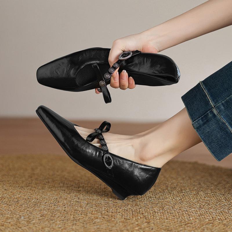 New women s fashion single shoes comfortable rubber soft sole low top light mouth solid color low heel wedge single pointed small leather shoes 39 чёрный
New women s fashion single shoes comfortable rubber soft sole low top light mouth solid color low heel wedge single pointed small leather shoes 39 чёрный