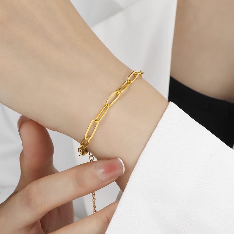 New Minimalist Style 18K Gold-Plated Titanium Steel Chain Bracelet for Women Silver - Plain Bracelet
New Minimalist Style 18K Gold-Plated Titanium Steel Chain Bracelet for Women Silver - Plain Bracelet