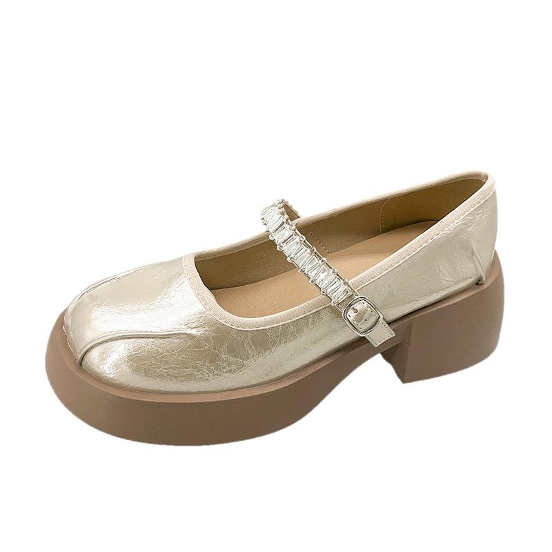 Summer and autumn white Mary Jane shoes women s new one-word with round head with skirt thick medium heel single shoes 40
Summer and autumn white Mary Jane shoes women s new one-word with round head with skirt thick medium heel single shoes 40