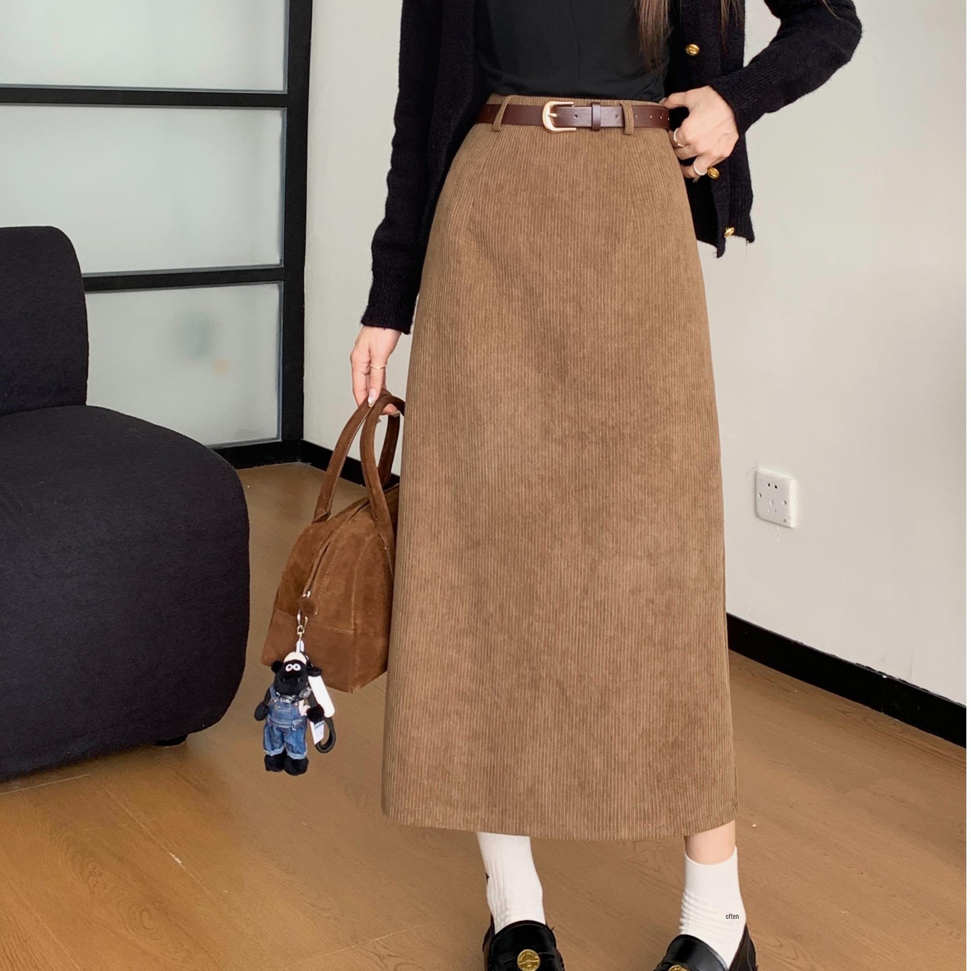 Женская вельветовая ретро осенне-зимняя приталенная прямая юбка с разрезом сзади L
Женская вельветовая ретро осенне-зимняя приталенная прямая юбка с разрезом сзади L