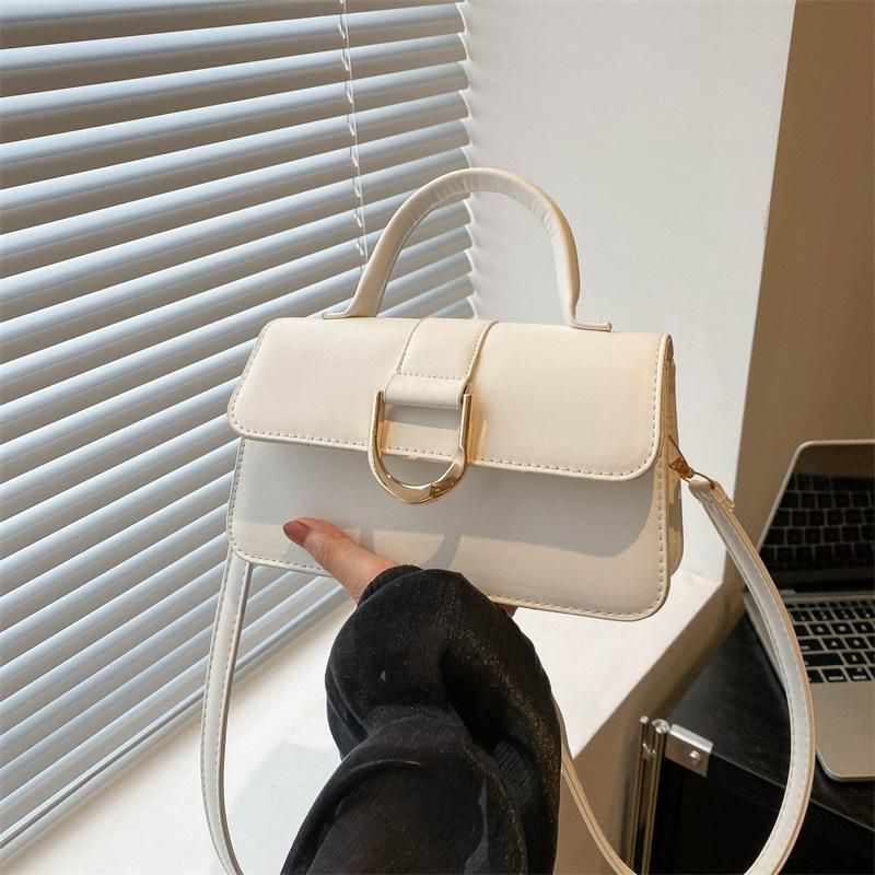 Fashion portable small square bag women s new autumn casual texture commuter bag simple shoulder messenger bag
Fashion portable small square bag women s new autumn casual texture commuter bag simple shoulder messenger bag