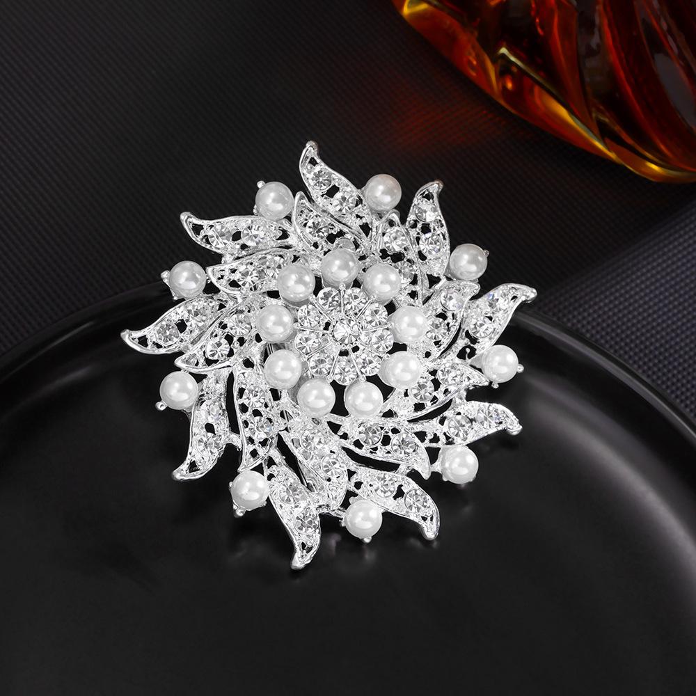 Elegant Rhinestone Alloy Brooch - Versatile European & American Korean Fashion Pin серебряный
Elegant Rhinestone Alloy Brooch - Versatile European & American Korean Fashion Pin серебряный