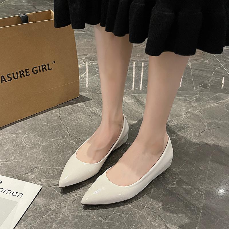 Low heel pointed head shallow mouth single shoes spring and summer fashion temperament commuting one pedal women s shoes 42 абрикосовий
Low heel pointed head shallow mouth single shoes spring and summer fashion temperament commuting one pedal women s shoes 42 абрикосовий
