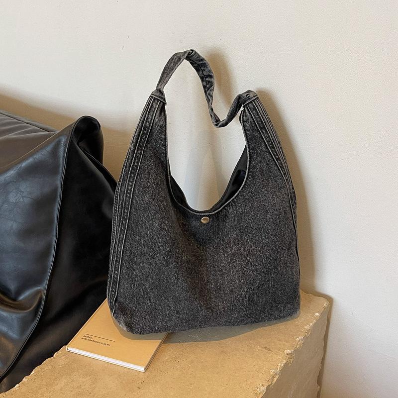 Повседневная джинсовая сумка-тоут на плечо большой вместимости, женская летняя новая рабочая сумка, сумка под мышкой чёрный
Повседневная джинсовая сумка-тоут на плечо большой вместимости, женская летняя новая рабочая сумка, сумка под мышкой чёрный