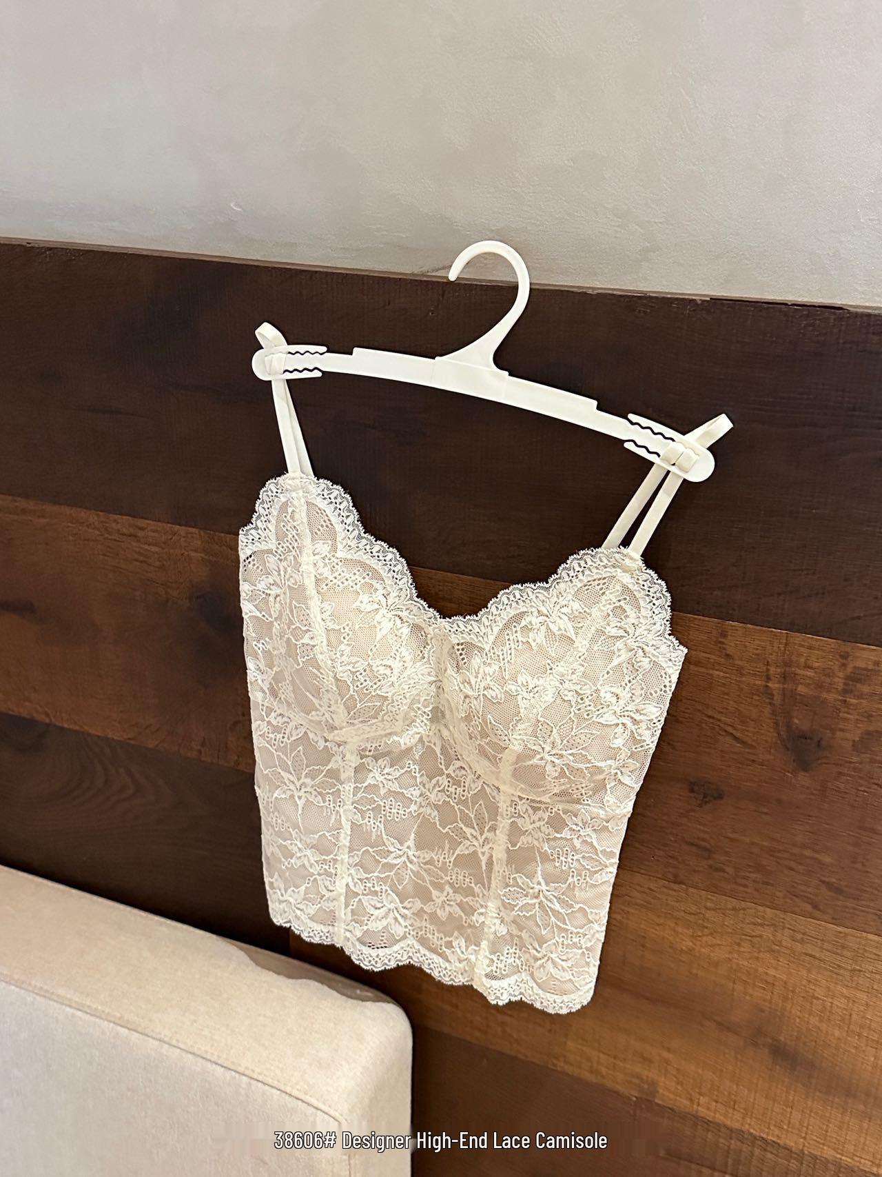 Luxurious Lace Camisole: Elegant French-Inspired Autumn/Winter Slimming Vest with Fixed Cups for Warmth XL (130-145)
Luxurious Lace Camisole: Elegant French-Inspired Autumn/Winter Slimming Vest with Fixed Cups for Warmth XL (130-145)