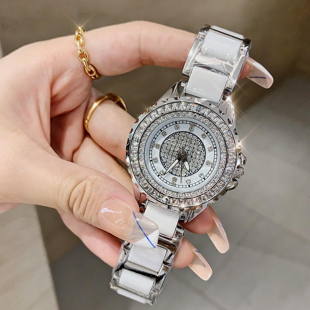 Новая модель часов Gypsophila для женщин, полных бриллиантов, тяжелая промышленность, изысканный и модный темперамент, часы со стальным браслетом для женщин
Новая модель часов Gypsophila для женщин, полных бриллиантов, тяжелая промышленность, изысканный и модный темперамент, часы со стальным браслетом для женщин