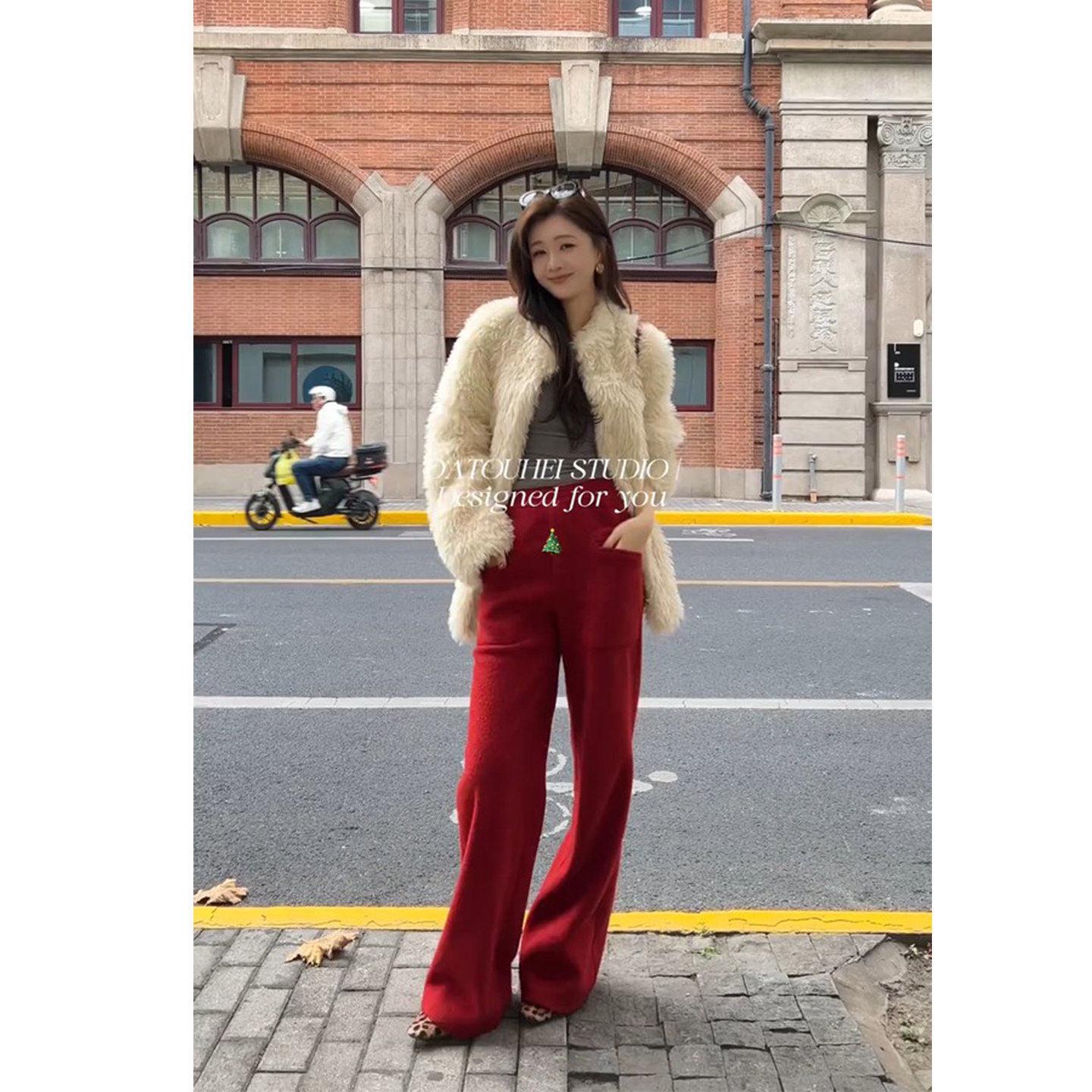 Chic Winter Set: Luxe Plush Coat with Red Wide-Leg Pants L (for 105-115 jin)
Chic Winter Set: Luxe Plush Coat with Red Wide-Leg Pants L (for 105-115 jin)