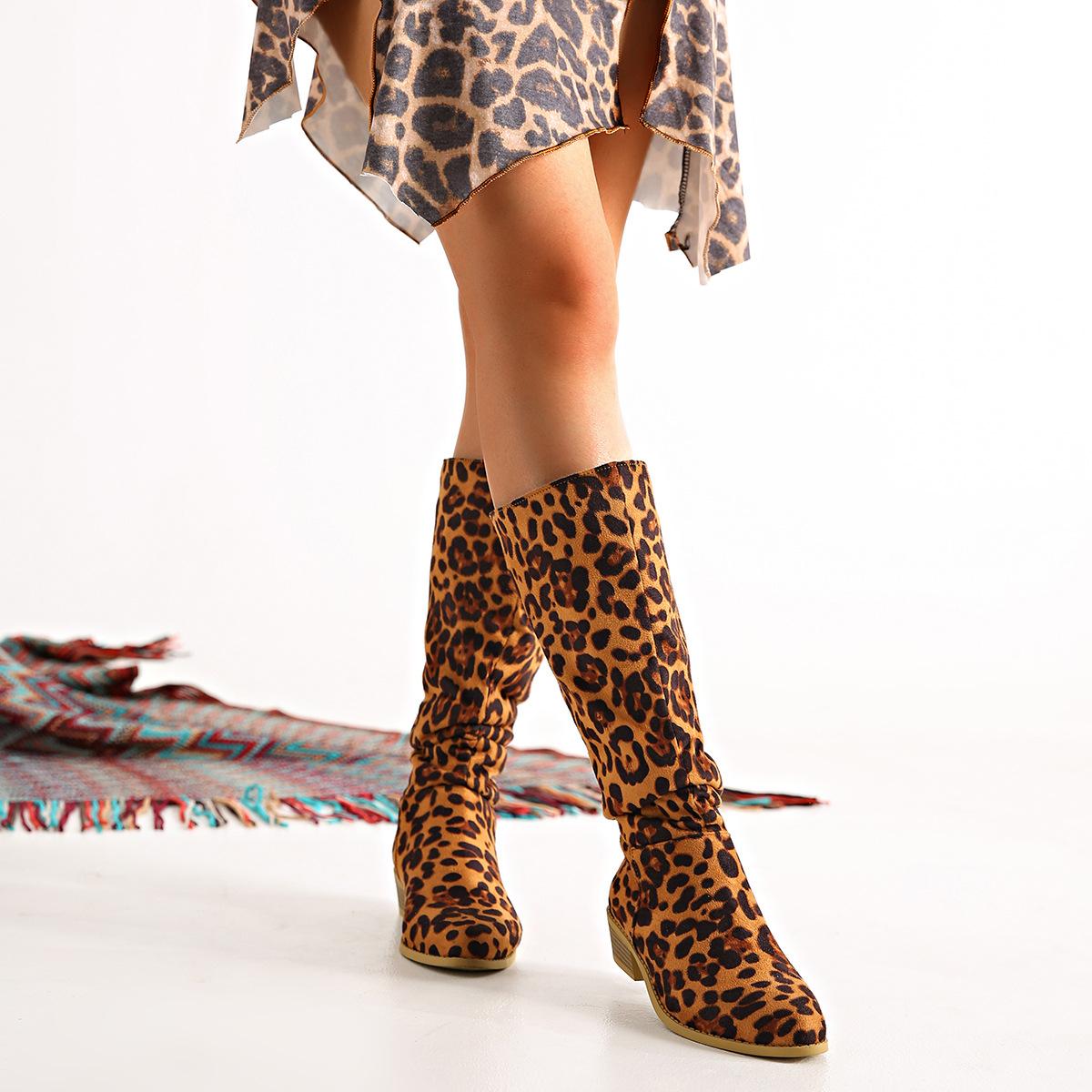 Europe, America, autumn and winter 2024 new large size round head solid color sleeve boots foreign trade pleated suede Martin boots women 36 чёрный
Europe, America, autumn and winter 2024 new large size round head solid color sleeve boots foreign trade pleated suede Martin boots women 36 чёрный