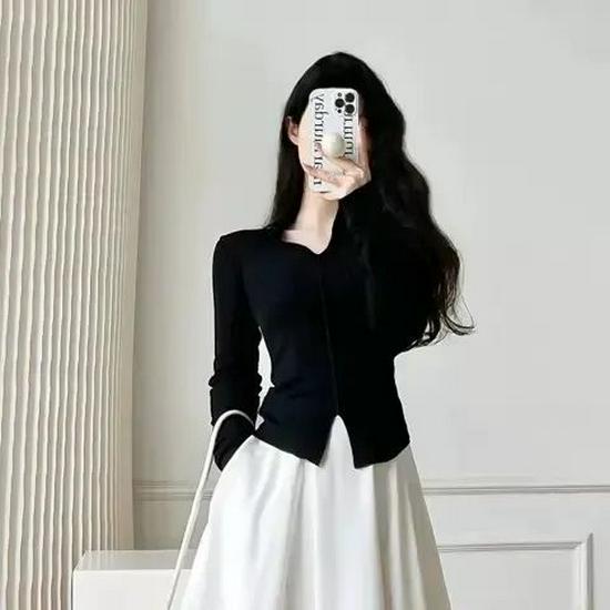 2026 Early Autumn Hepburn Style Two-Piece Set: Elegant Long Sleeve Knit Top & High Waist Draped White Skirt S (for 80-95 jin)
2026 Early Autumn Hepburn Style Two-Piece Set: Elegant Long Sleeve Knit Top & High Waist Draped White Skirt S (for 80-95 jin)
