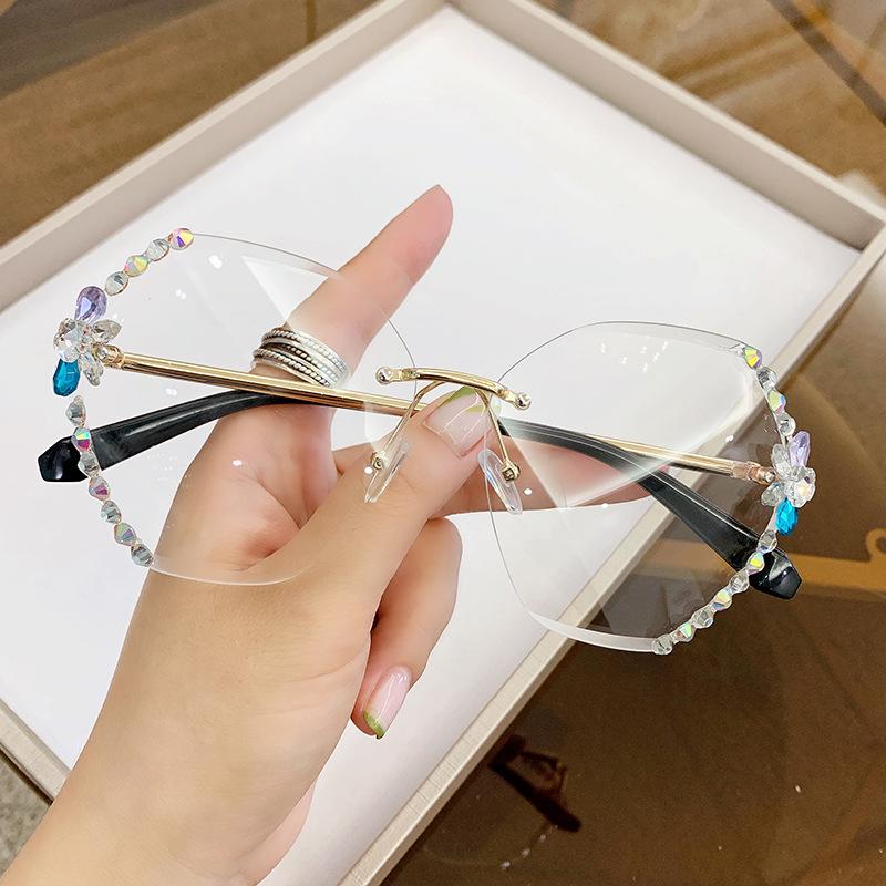 Женские солнцезащитные очки со стразами 2023: Защита от УФ-лучей, Слимминг круглого лица, Трендовый корейский стиль
Женские солнцезащитные очки со стразами 2023: Защита от УФ-лучей, Слимминг круглого лица, Трендовый корейский стиль
