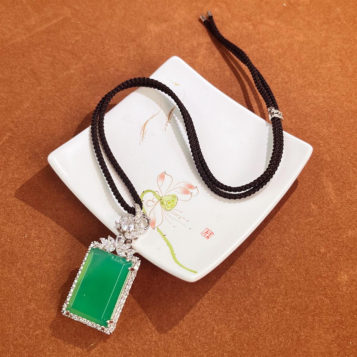 Live retro national wind jade pendant braided hand rope necklace short clavicle tag pendant
Live retro national wind jade pendant braided hand rope necklace short clavicle tag pendant