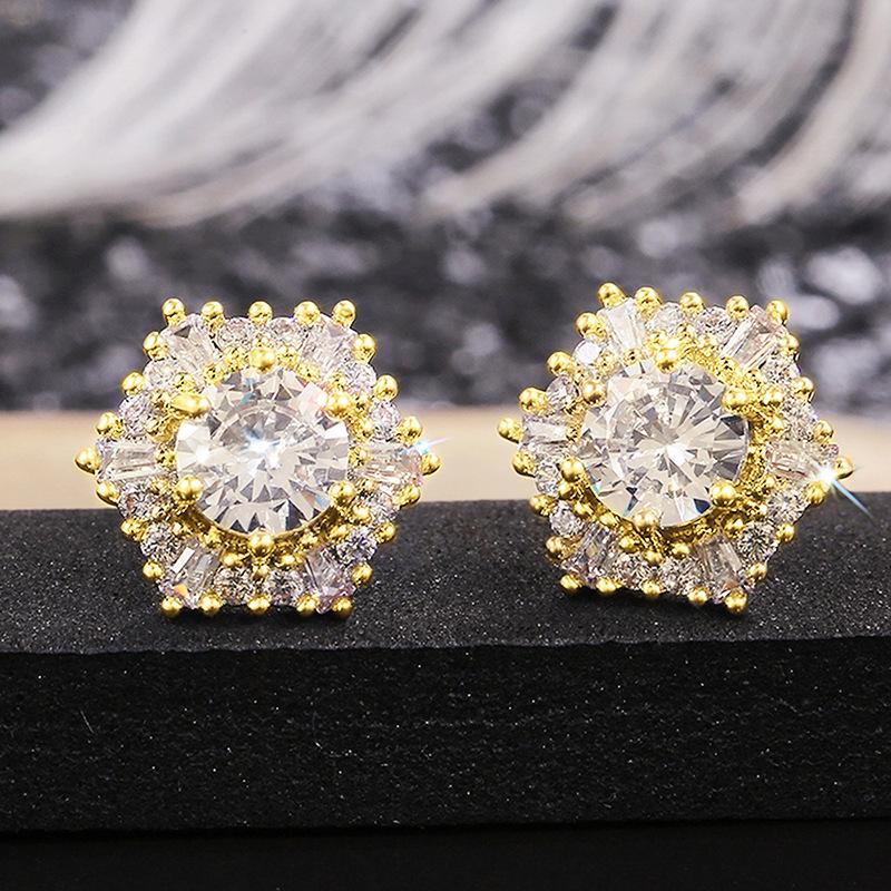 New European and American Style Luxury Crystal White Zircon Earrings with Hexagonal Design for Women, Sparkling Earrings
New European and American Style Luxury Crystal White Zircon Earrings with Hexagonal Design for Women, Sparkling Earrings