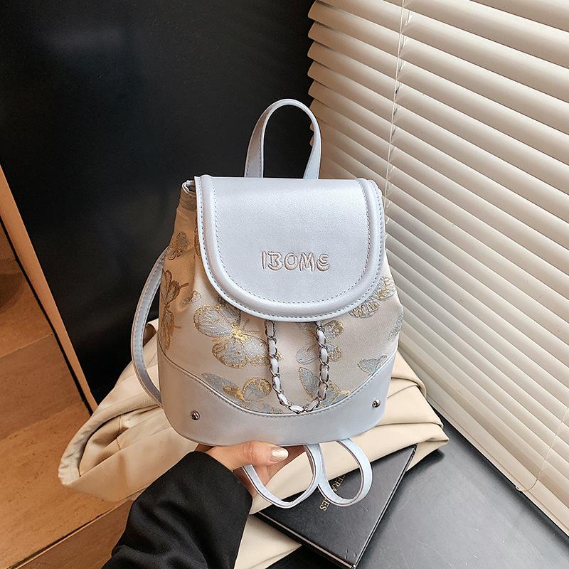 Нишевый женский рюкзак контрастного цвета, новая летняя универсальная сумка на цепочке, изысканный маленький рюкзак
Нишевый женский рюкзак контрастного цвета, новая летняя универсальная сумка на цепочке, изысканный маленький рюкзак
