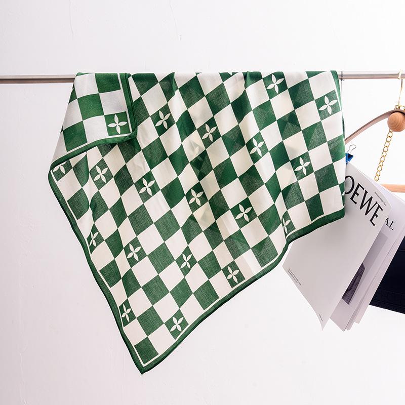 New Korean Fashion Checkered Silk Neck Scarf for Ladies - Elegant 70cm Square Design, Perfect Accessory 70x70 CM
New Korean Fashion Checkered Silk Neck Scarf for Ladies - Elegant 70cm Square Design, Perfect Accessory 70x70 CM