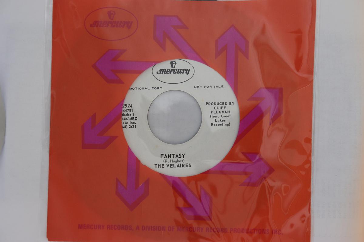 7-дюймовая пластинка VELAIRES - Fantasy / Да, я любил тебя 72924 Mercury 1969 США Рок Б/У
7-дюймовая пластинка VELAIRES - Fantasy / Да, я любил тебя 72924 Mercury 1969 США Рок Б/У