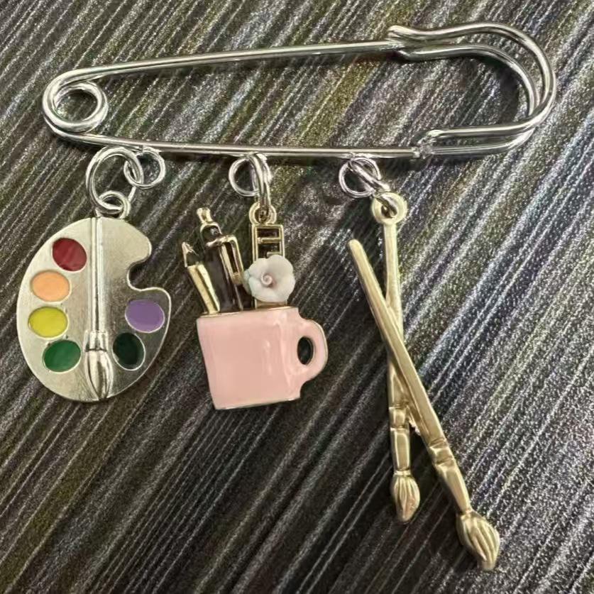 Customized Colorful Artist Palette Brooches with Paintbrushes - Creative Jewelry for Art Lovers рожевий
Customized Colorful Artist Palette Brooches with Paintbrushes - Creative Jewelry for Art Lovers рожевий