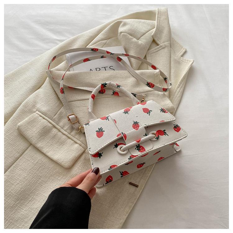 Маленькая квадратная сумка кроссбоди с клубничным принтом – модная женская сумочка 2024 года белый
Маленькая квадратная сумка кроссбоди с клубничным принтом – модная женская сумочка 2024 года белый