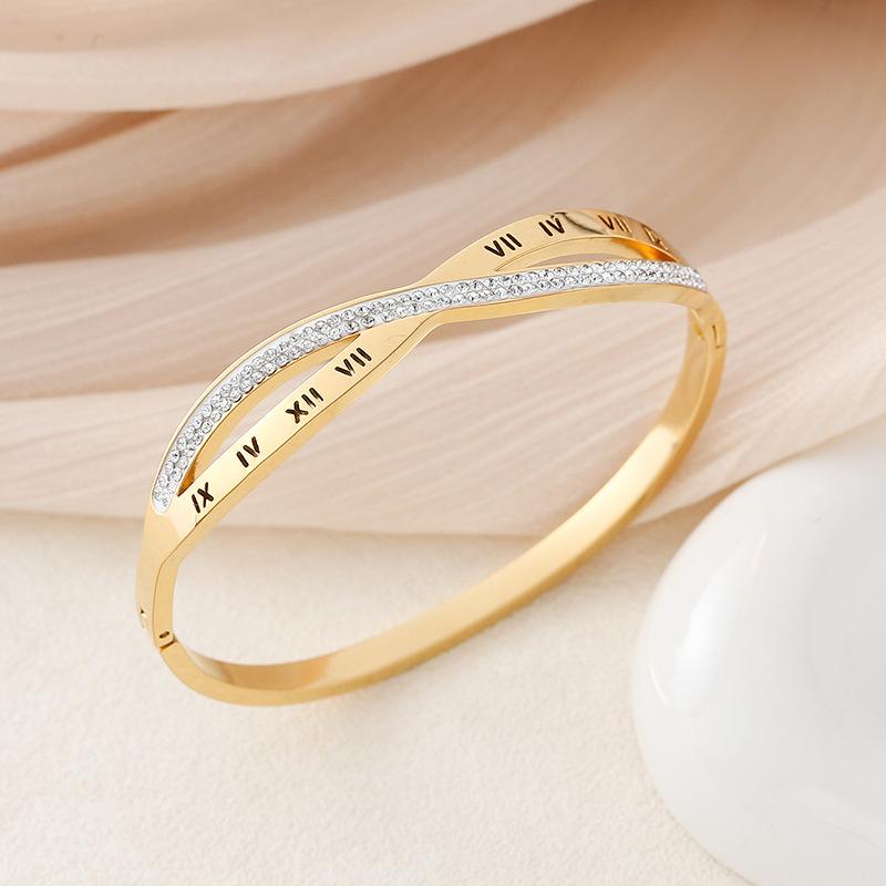 Браслет из нержавеющей стали с перекрещенными римскими цифрами, женская модная бриллиантовая цыганская бижутерия
Браслет из нержавеющей стали с перекрещенными римскими цифрами, женская модная бриллиантовая цыганская бижутерия