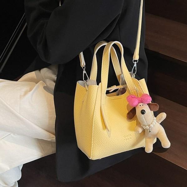 2025 spring new fashion simple handbag shopping versatile messenger bag cartoon pendant colorful shoulder bag
2025 spring new fashion simple handbag shopping versatile messenger bag cartoon pendant colorful shoulder bag