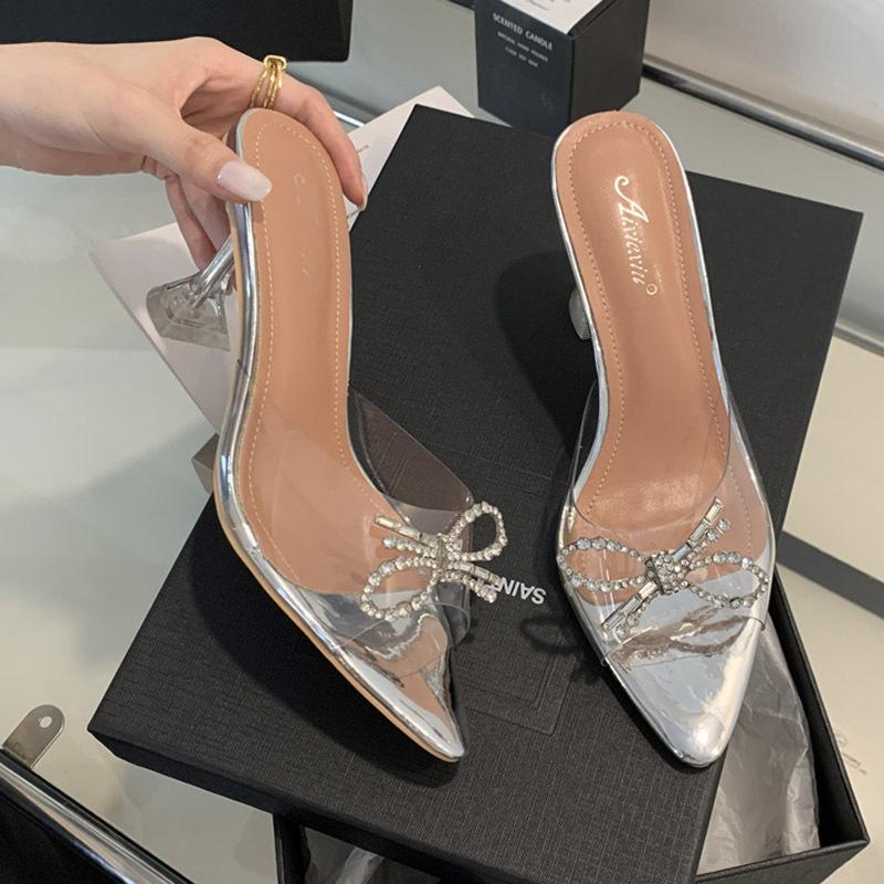 Босоножки на высоком каблуке прозрачные весенне-летние новые модные женские шлепанцы с бантиком из страз на каблуке-рюмке из мягкой резины 40 серебряный
Босоножки на высоком каблуке прозрачные весенне-летние новые модные женские шлепанцы с бантиком из страз на каблуке-рюмке из мягкой резины 40 серебряный