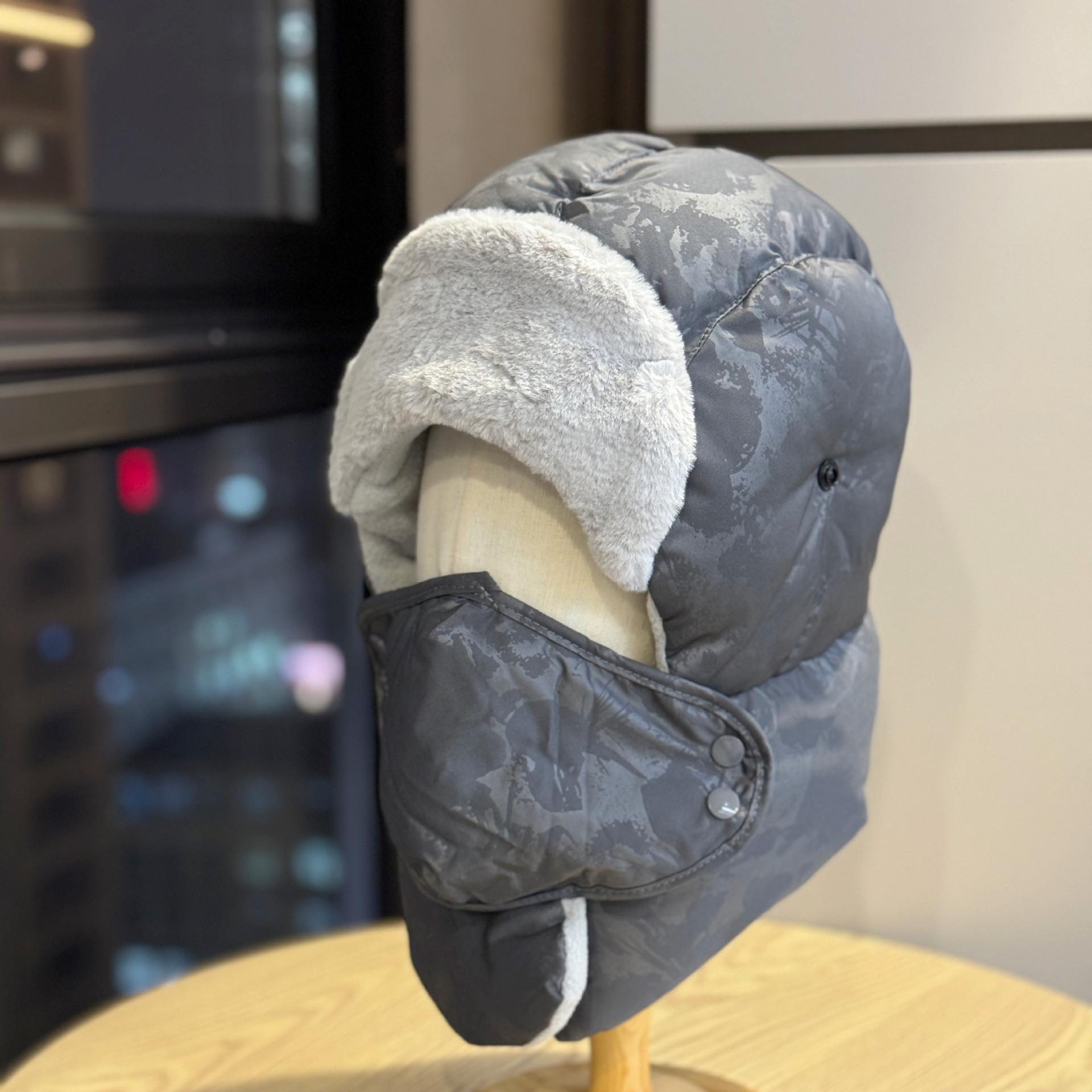 New winter warming essential: fleece-lined, thickened pullover flight hat with ear protection, suitable for skiing, face-covering, outdoor use, and Adult54-60Average Size сірий колір
New winter warming essential: fleece-lined, thickened pullover flight hat with ear protection, suitable for skiing, face-covering, outdoor use, and Adult54-60Average Size сірий колір