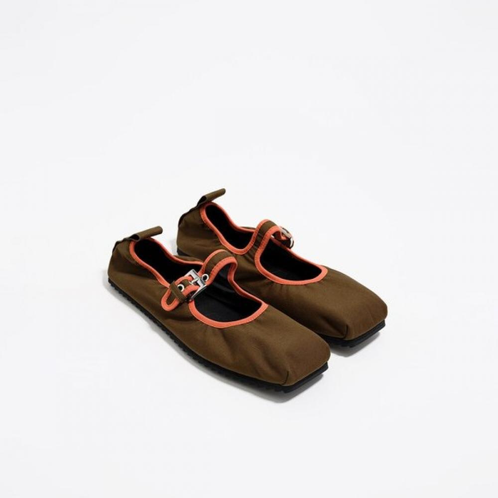 Bimba Y Lola Green Fabric Ballerina B256ais001gn4 Green/36
Bimba Y Lola Green Fabric Ballerina B256ais001gn4 Green/36