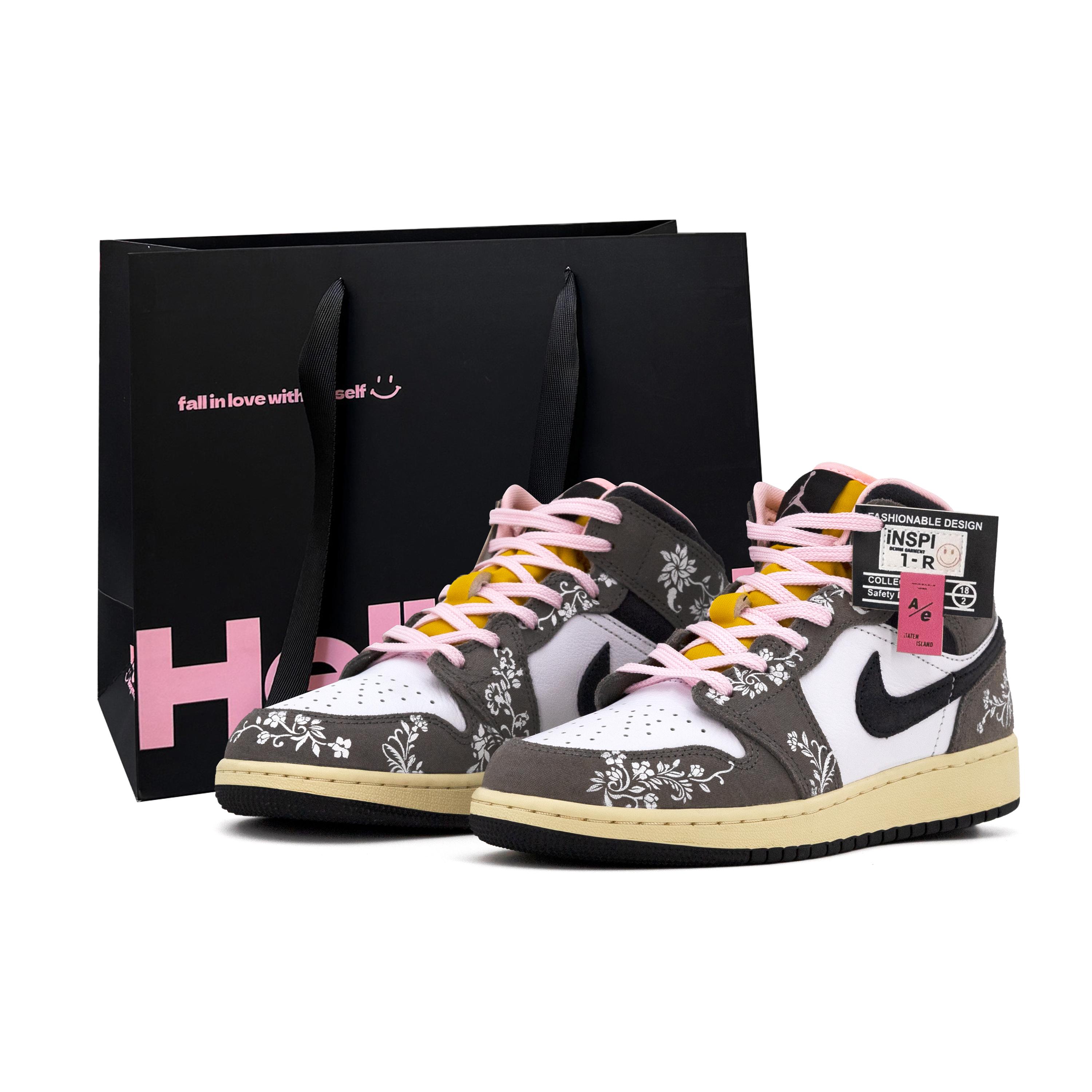 Jordan Air Jordan 1 Leather Mid top Vintage Basketball Shoes Unisex Brown Black HQ2014-100(team-BOX) 35.5
Jordan Air Jordan 1 Leather Mid top Vintage Basketball Shoes Unisex Brown Black HQ2014-100(team-BOX) 35.5