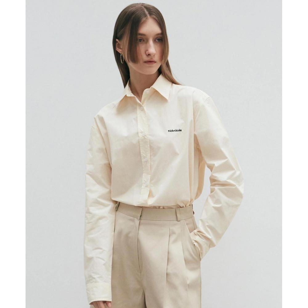 NICKNICOLE STANDARD LOGO SHIRTCREAM
NICKNICOLE STANDARD LOGO SHIRTCREAM