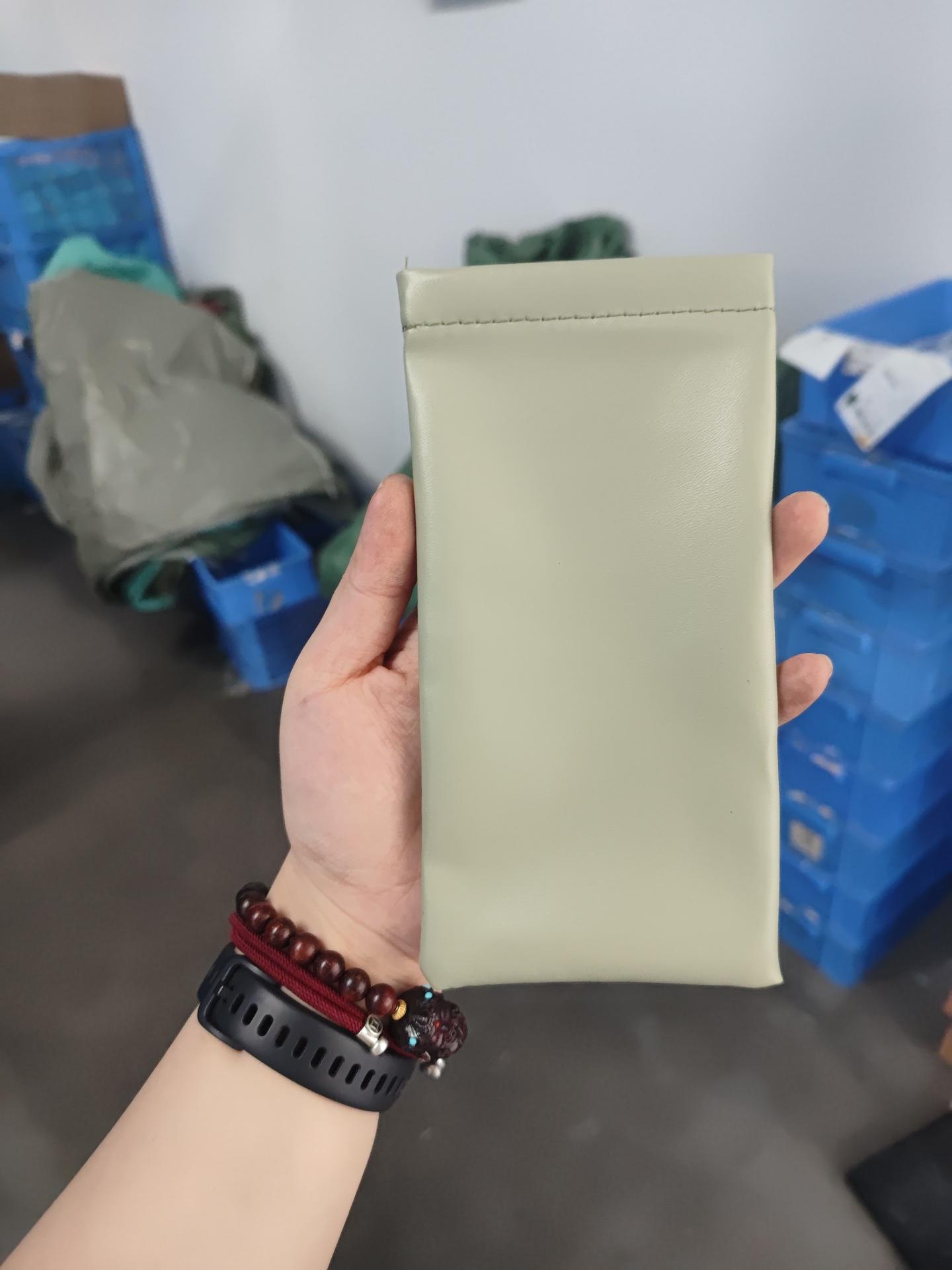 Portable Eyeglasses Pouch Sunglasses Storage Case Soft Foldable Protective Bag for Glasses and Eyewear Accessories One Size
Portable Eyeglasses Pouch Sunglasses Storage Case Soft Foldable Protective Bag for Glasses and Eyewear Accessories One Size