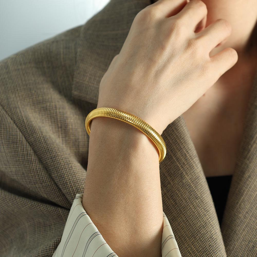 8mm European Thread Stainless Steel Spring Bracelet - Women s Light Luxury, Colorfast, Fashionable, Exaggerated, Individualistic Design.
8mm European Thread Stainless Steel Spring Bracelet - Women s Light Luxury, Colorfast, Fashionable, Exaggerated, Individualistic Design.