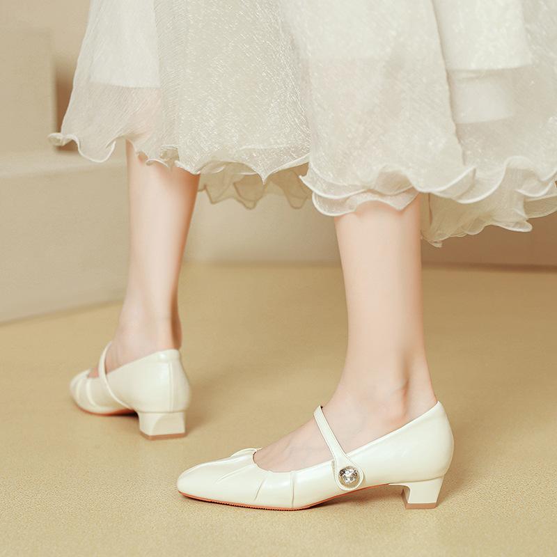 Mary Jane shoes new spring and autumn square head low heel single shoes one word with high heels women s thick heel 35 коричневий
Mary Jane shoes new spring and autumn square head low heel single shoes one word with high heels women s thick heel 35 коричневий