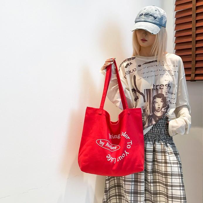 2025 spring and summer new niche retro fabric shopping bag high-end letter shoulder portable tote bag красный
2025 spring and summer new niche retro fabric shopping bag high-end letter shoulder portable tote bag красный