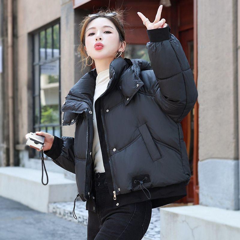 Зимняя новая хлопковая одежда женская короткая утолщенная с капюшоном модная свободная куртка-хлеб трендовая 3XL recommends 140-80kg чёрный
Зимняя новая хлопковая одежда женская короткая утолщенная с капюшоном модная свободная куртка-хлеб трендовая 3XL recommends 140-80kg чёрный