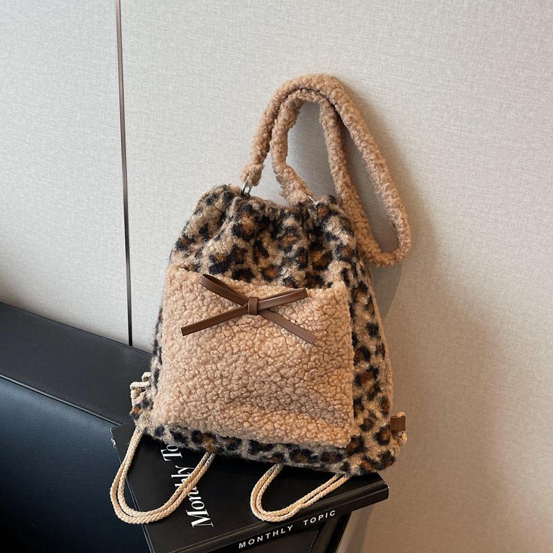 Plush backpack women s large capacity new casual fashion bucket bag niche shoulder bag
Plush backpack women s large capacity new casual fashion bucket bag niche shoulder bag